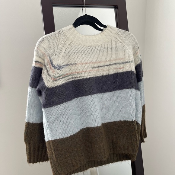 Old Navy Fall Sweater - Picture 1 of 2